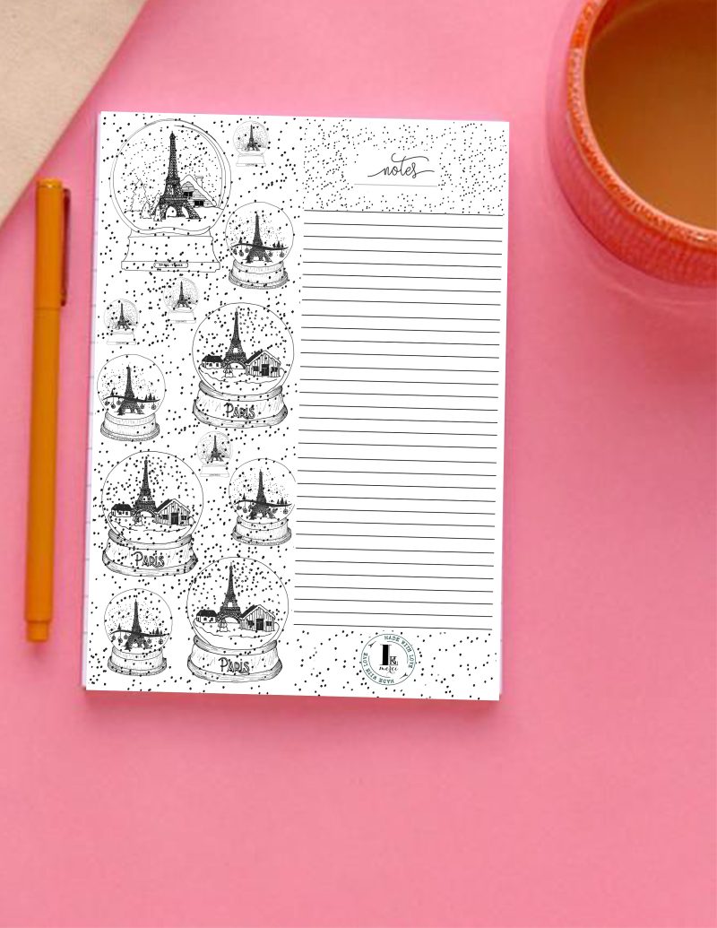 Ce bloc notes Tour Eiffel série "La magie de la neige" est une accesoire essentiel vers une vie organisée!📑 Un bloc-notes check-list parfait pour organiser vos idées, et vos listes en tout genre. Chaque vue est entièrement dessinée à la main,✍️ L’illustration a été dessiné à la main et soigneusement reproduit. 30 pages imprimées format A5